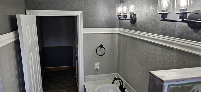 Building Photo - 11307 Sageheather Dr