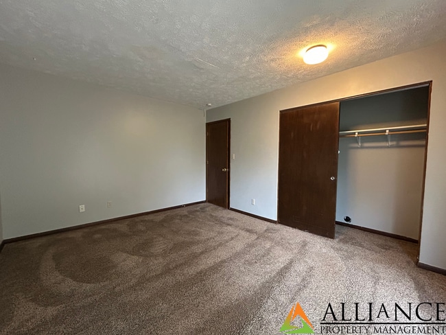 Building Photo - Spacious home in East Manhattan!