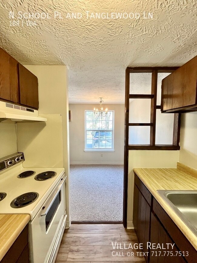 Building Photo - Few steps! Available NOW! Roomy 1-Bed with...