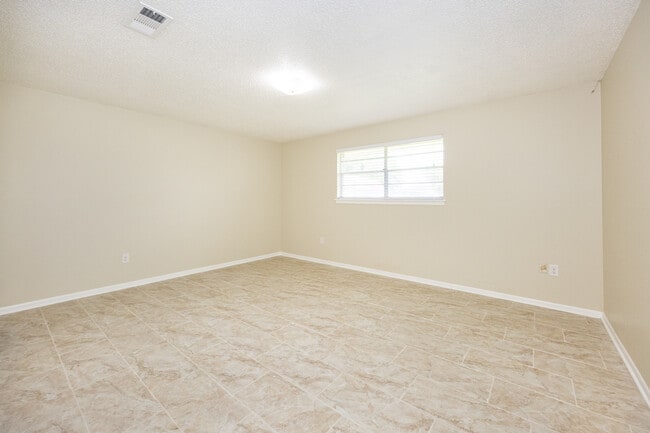 Building Photo - 12114 Tams Dr