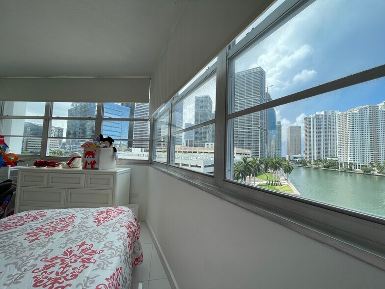 Building Photo - 801 Brickell Bay Dr