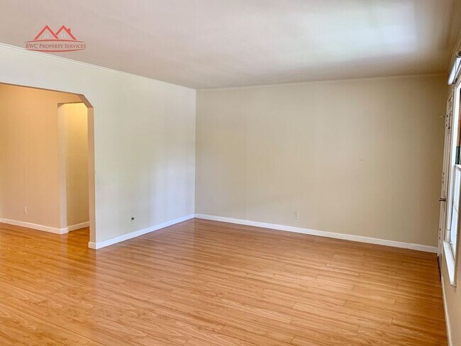 Building Photo - 1385 Ranchita Dr