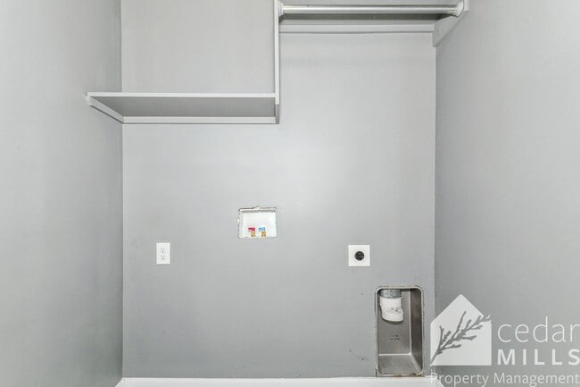 Building Photo - Brand New 3 Bed Duplex Across from NE Magnet