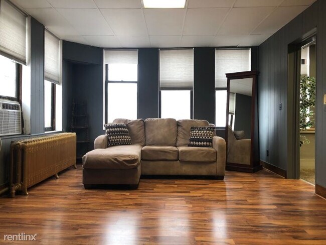 Primary Photo - 1 br, 1 bath Apartment - 527 Main St