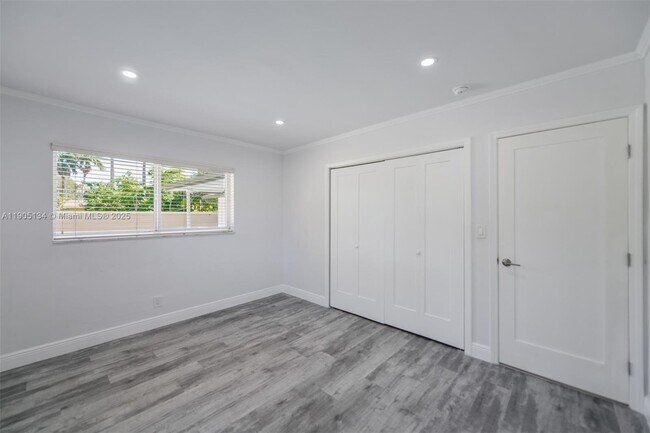 Building Photo - 11811 NW 5th Ct