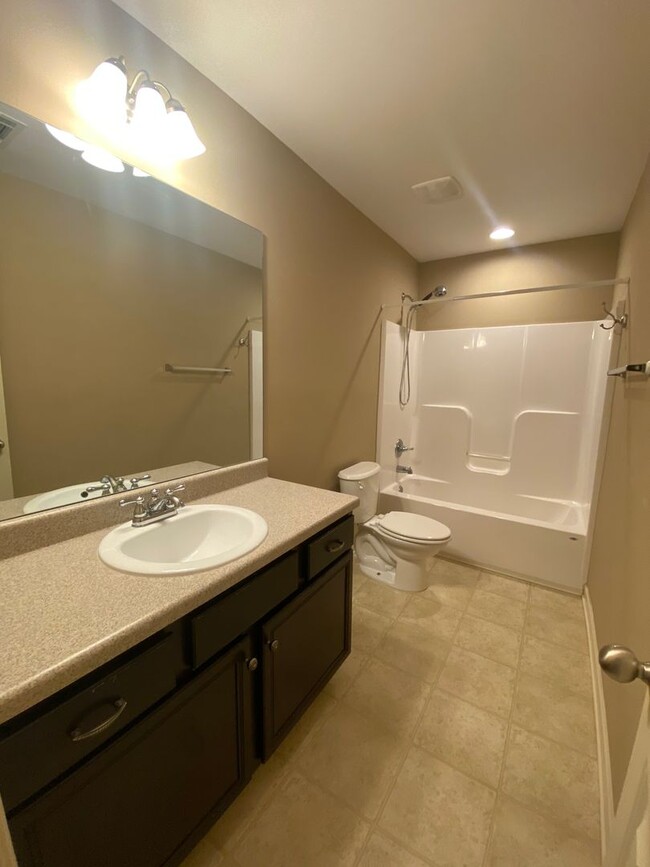 Building Photo - 118 Broomsedge Ln