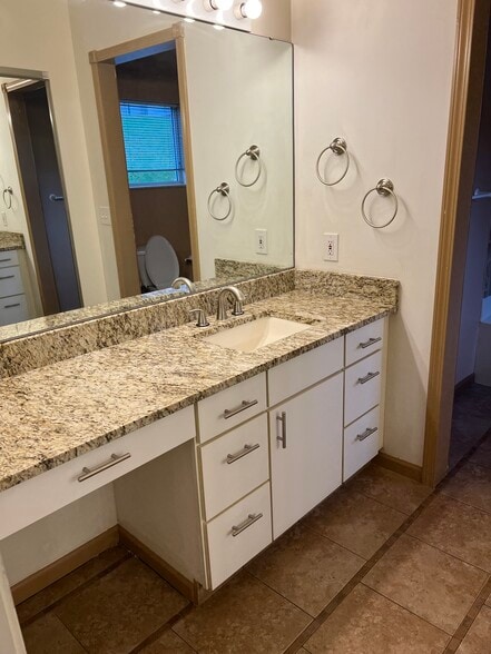 Master bath full - 6505 Saint Andrews Dr