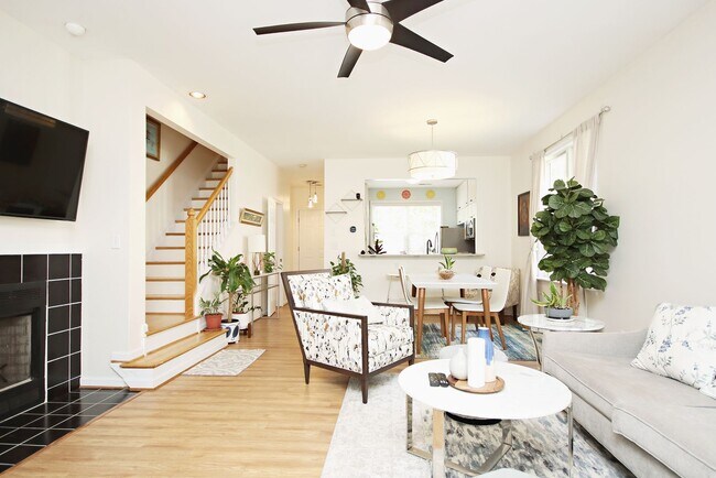 Building Photo - $500 Off 1st Month's Rent! Pet-Friendly End-Unit with Walkable Forest Lakes Lifestyle