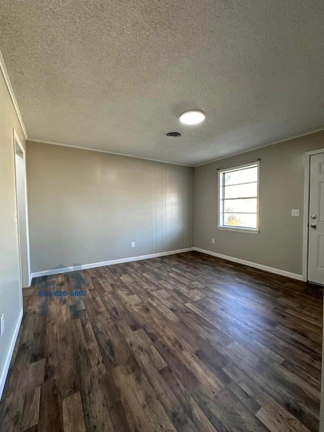 Building Photo - 102 S Wills St