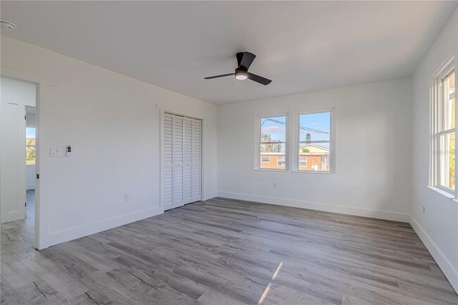 Building Photo - 2061 S Peninsula Dr