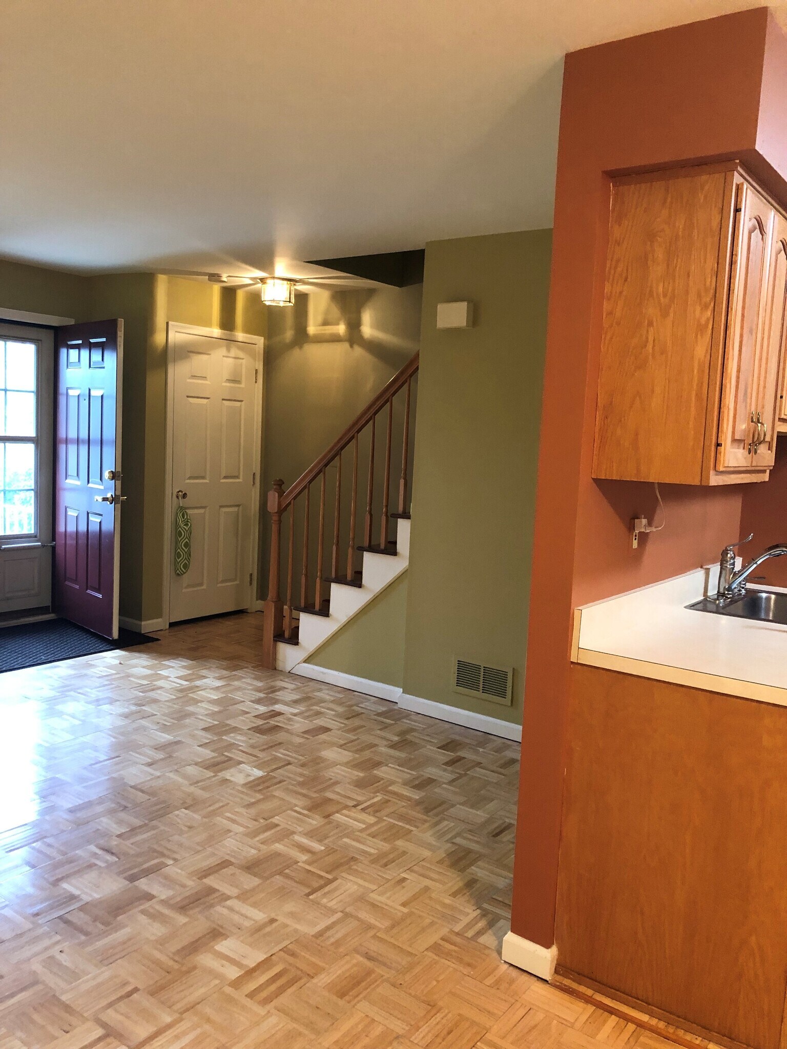 Entryway & Livingroom - 842 Belmont Dr