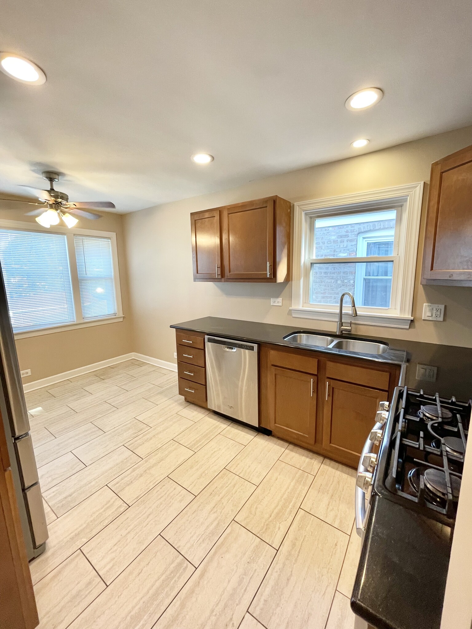 Building Photo - 5755 S Meade Ave