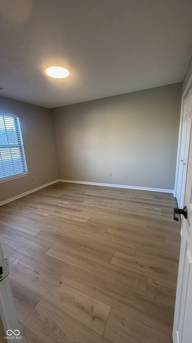 Building Photo - 14610 Village Park E Dr