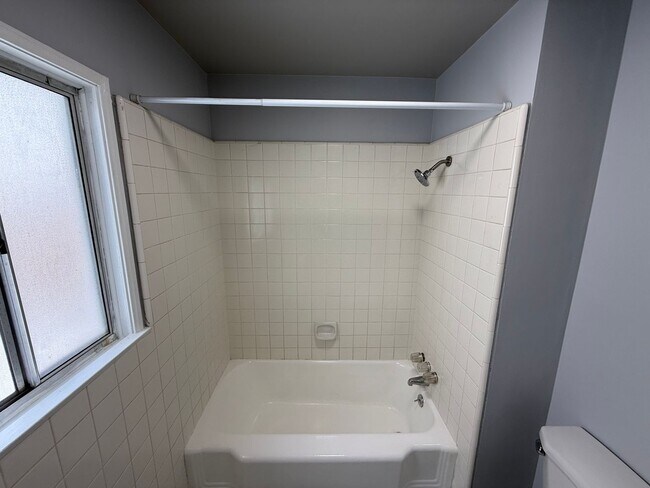 Building Photo - 10712 Vena Ave