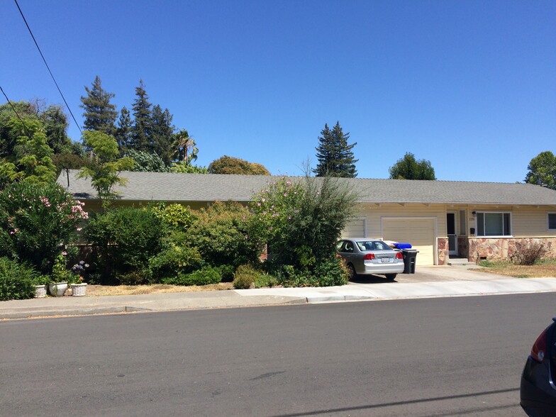 Primary Photo - 2730 Sonoma St