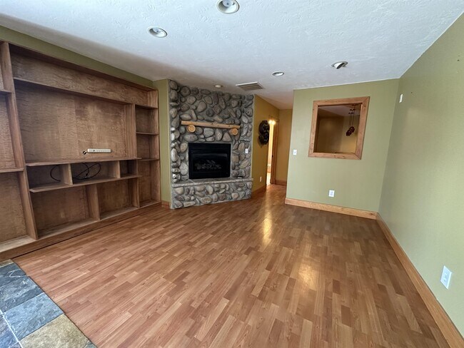 Building Photo - 113 Manilla Dr