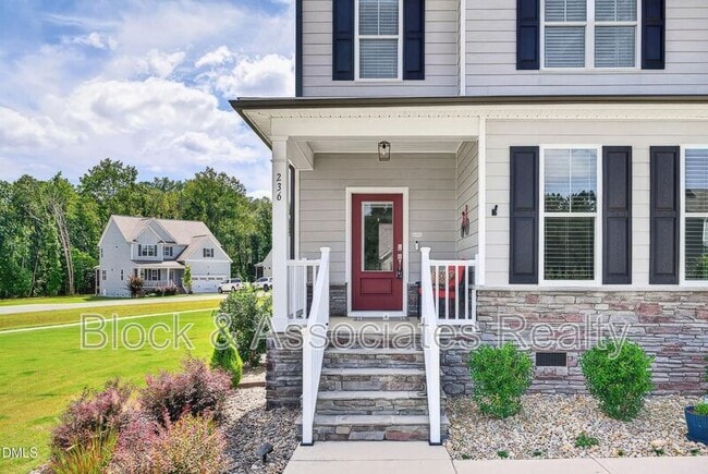 Building Photo - 236 Lily Oak Dr