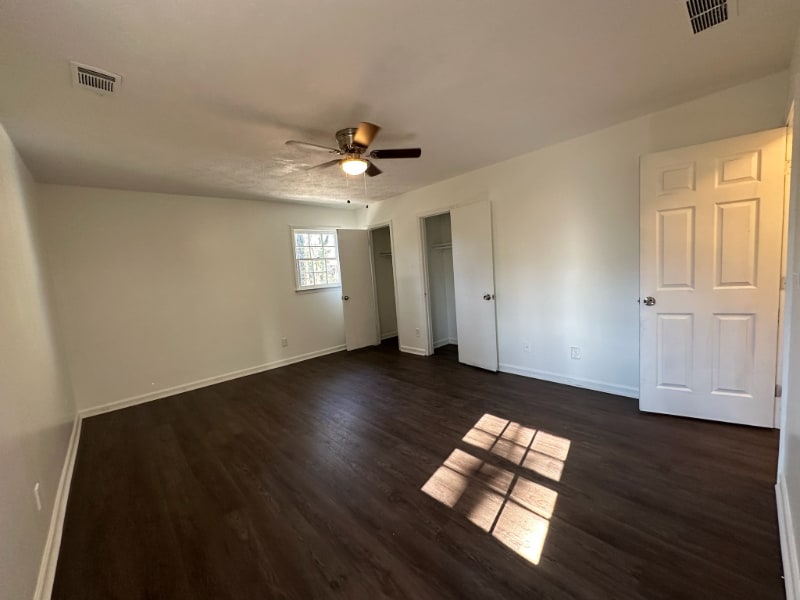 Building Photo - 5170-5172 Ridge Forest Dr