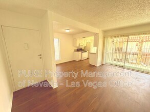 Building Photo - 1405 E Vegas Valley Dr