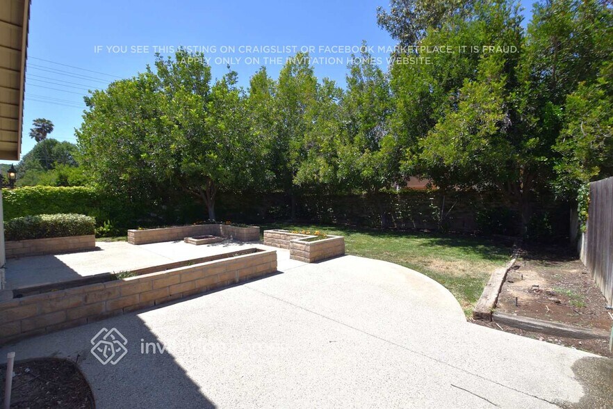 Building Photo - 113 E Bonita Dr