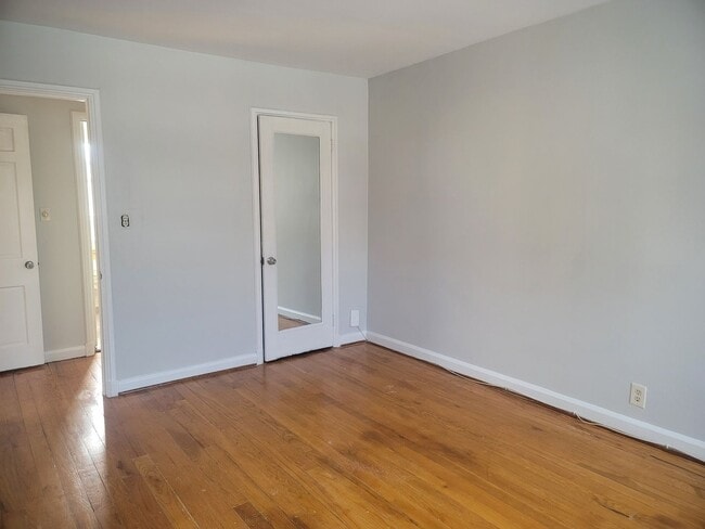 Building Photo - Charming 1BR Condo in Washington, DC
