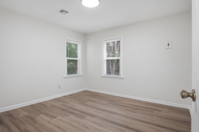 Building Photo - 1237 Staton Dr