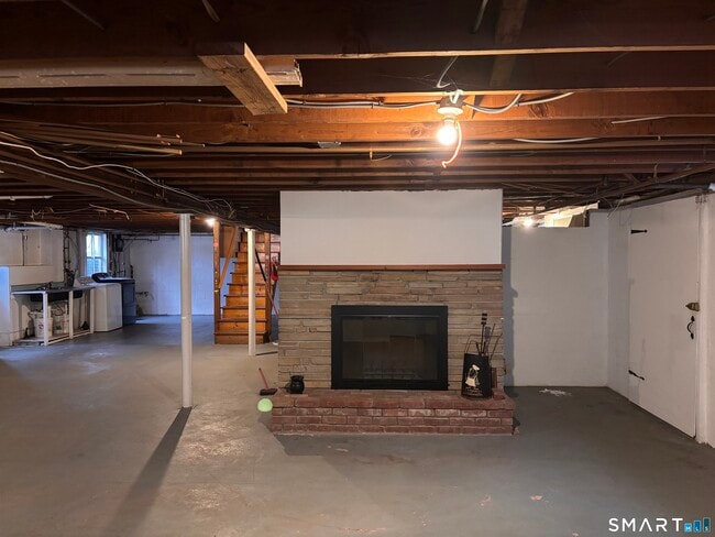 Building Photo - 249 New Canaan Ave