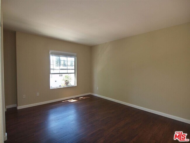 Building Photo - 14061 Milbank St