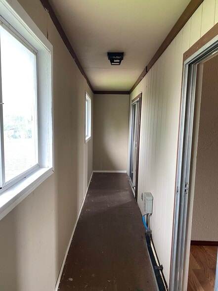 Building Photo - 985 N Iowa Ave