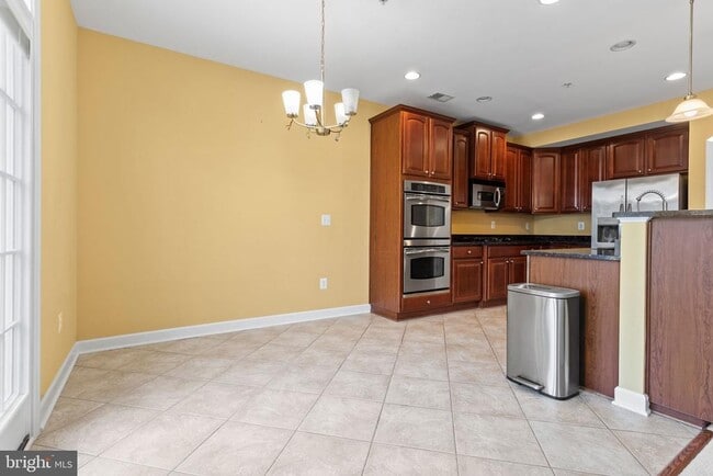 Building Photo - 3675 Spring Hollow Ln