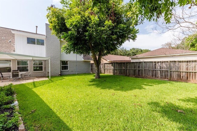 Building Photo - 2815 Field Line Dr