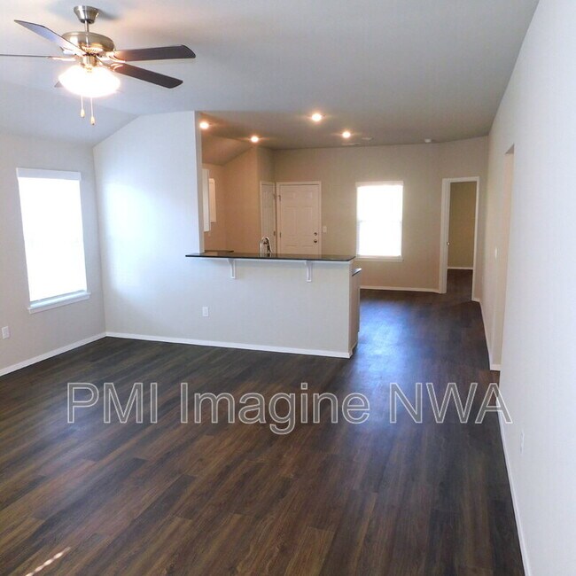Building Photo - 993 S Brambling Ln