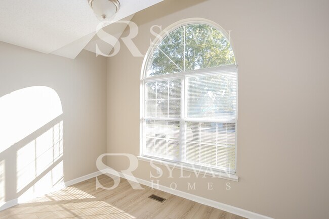 Building Photo - This cute 3BR, 2BA home is move-in ready