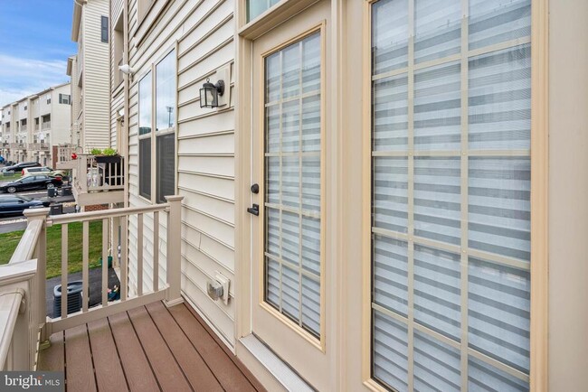 Building Photo - 5908 Etterbeek St