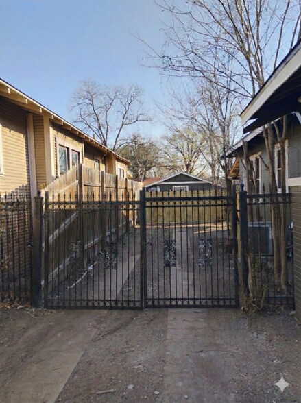 Building Photo - 1120 Rigsby Ave