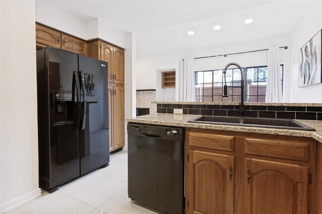 Building Photo - 5100 Verde Valley Ln