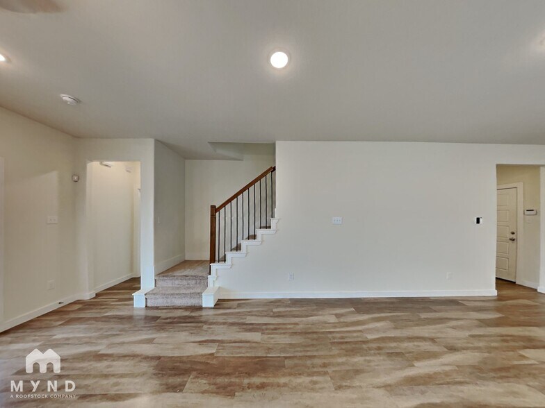 Building Photo - 4725 Tanglewood Dr