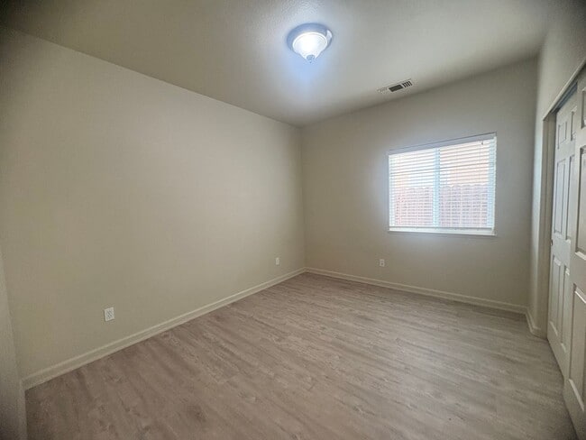 Building Photo - Nice 3-Bedroom House