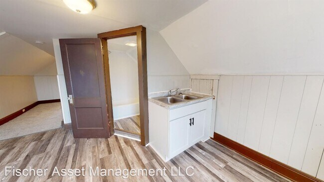 Building Photo - 1 br, 1 bath Apartment - 3210 West 98th St...
