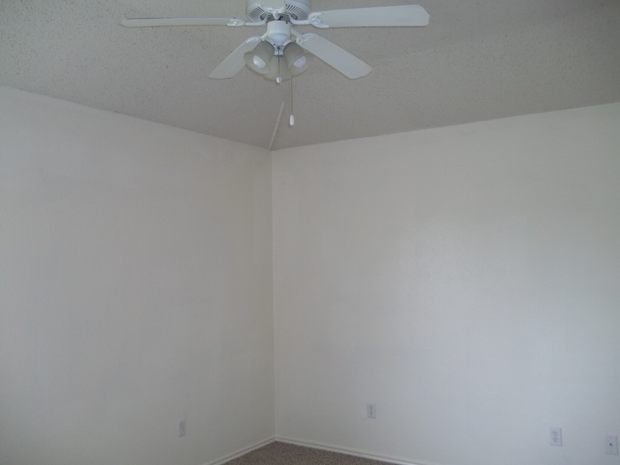 Building Photo - 2205 Garrett Dr