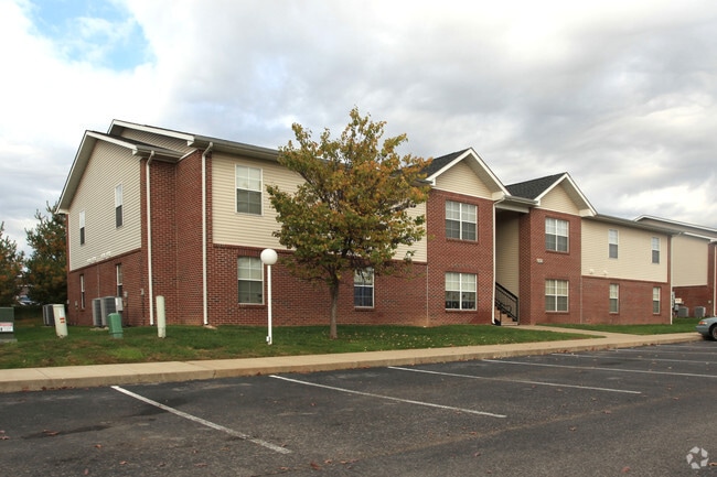 Building Photo - Saddle Creek Apartments