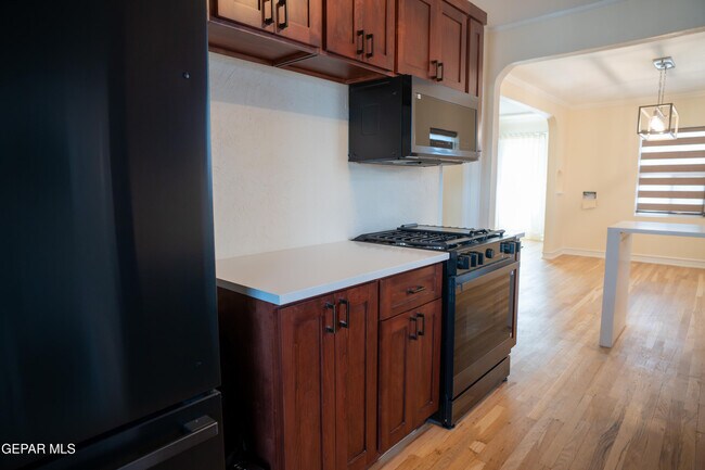 Building Photo - 1211 Mesita Dr