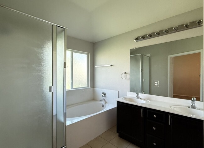 Building Photo - Comfort, Style & Privacy in the Heart of S...