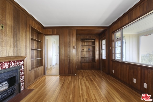 Building Photo - 2675 Glendower Ave