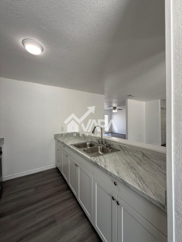 Building Photo - 10310 Little Sugar Creek
