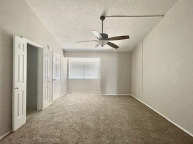 Building Photo - Updated 2 Bed, 3 Bath Condo in Prime North...