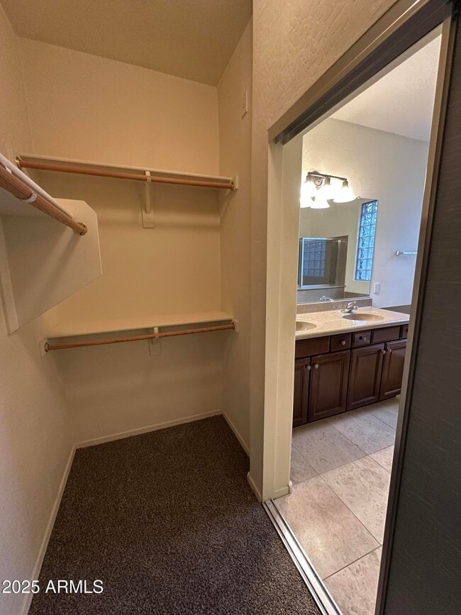 Building Photo - 2653 E Canyon Creek Dr