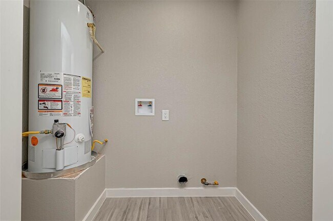 Building Photo - 1508 E Red Cedar Cir