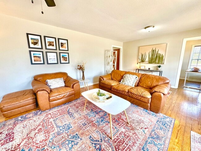 Building Photo - Blue Wall Oasis Mid-Term Rental 2/1 with a...
