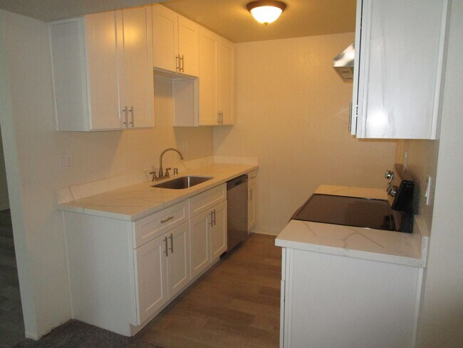 Building Photo - 184 Woodbury Cir